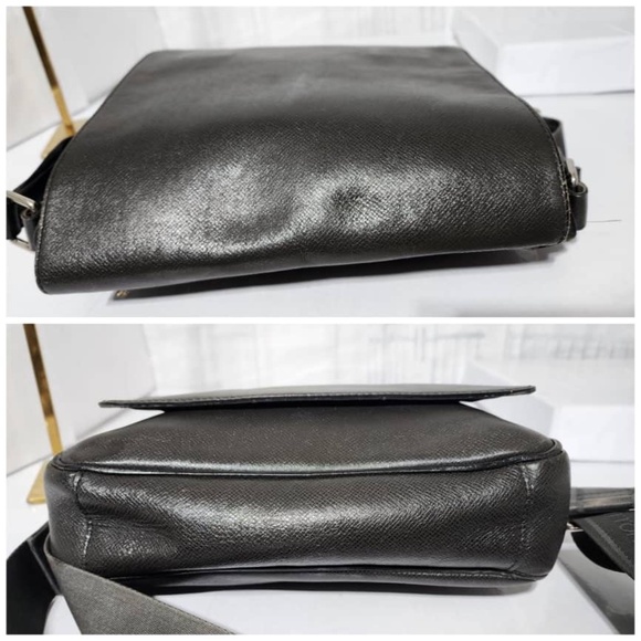 Authentic Louis Vuitton Taiga Andrei Messenger/Crossbody Bag Dark Grey - Picture 10 of 16